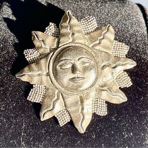 RARE Vintage Large Stylized Smiling Sun Silver-tone Brooch Signed Venue USA 2”